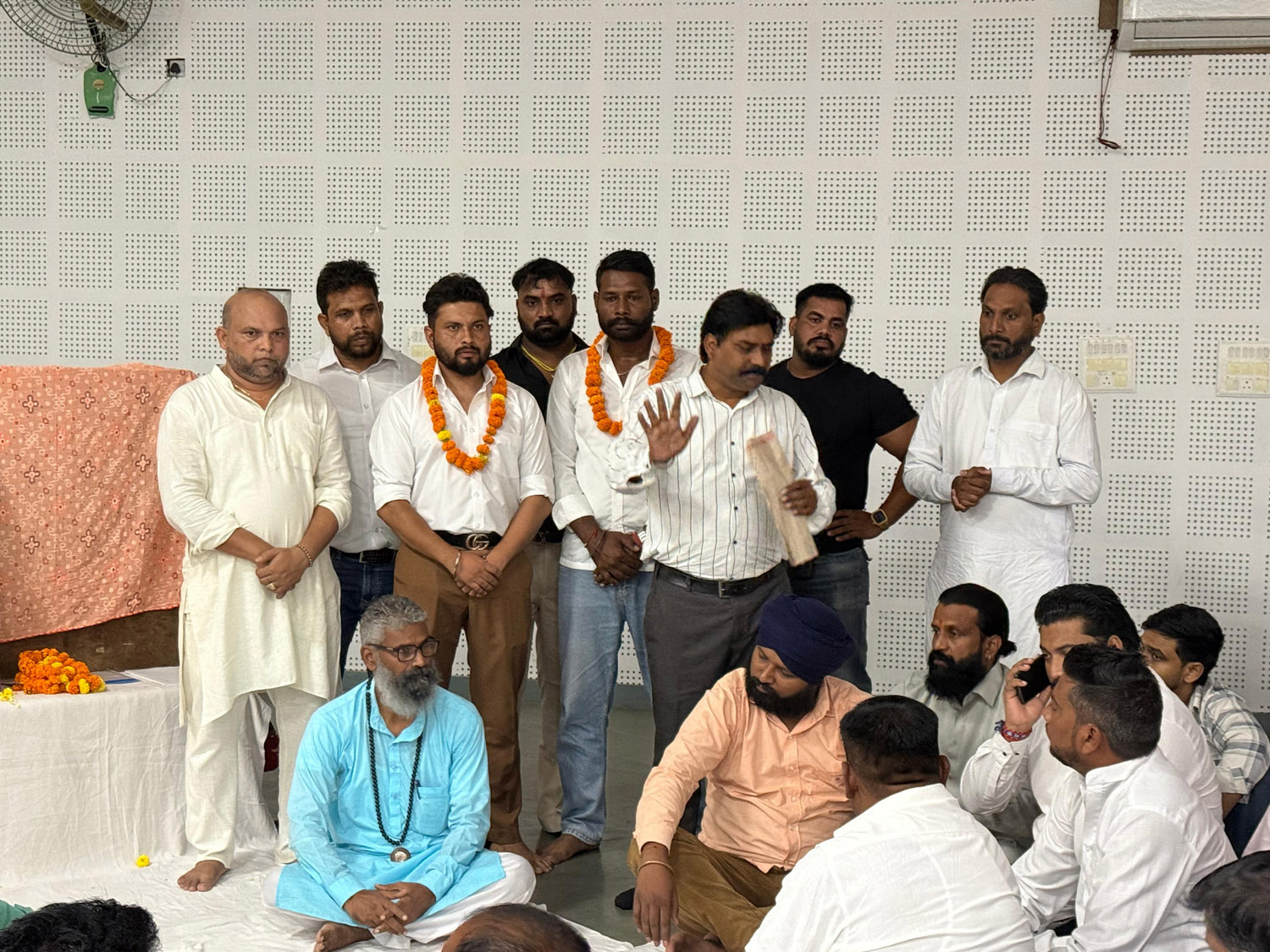 An important meeting was held in Mohali regarding the Valmiki Shobha Yatra. The preparations for the Shobha Yatra were discussed in detail in this meeting.